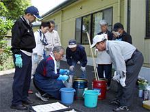 廃油せっけん作りの様子